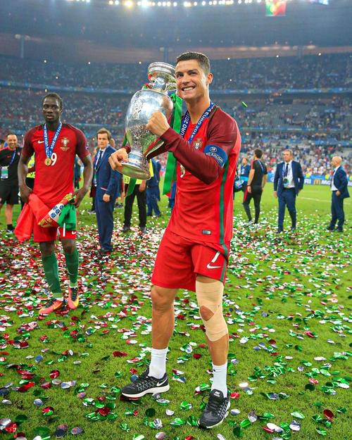 库里27+10 德罗赞24分勇士大胜国王