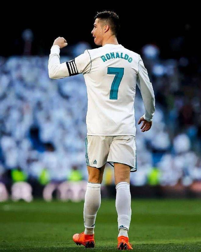 邮报：此前报价800万英镑遭拒，热刺准备加价追巴西左后卫索萨