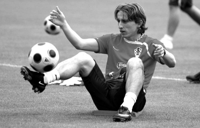 曼联上一次英超客场取胜还是3月对莱斯特城，之后取得2平7负